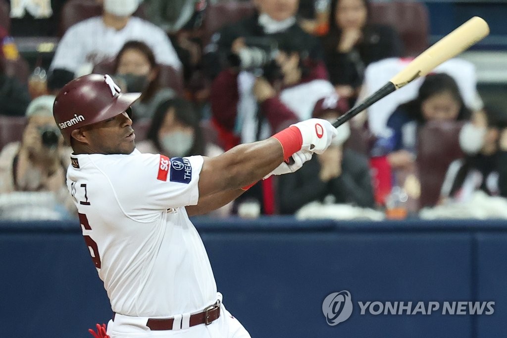 Yasiel Puig of the Kiwoom Heroes hits a double against the SSG Landers during the bottom of the fourth inning of Game 3 of the Korean Series at Gocheok Sky Dome in Seoul on Nov. 4, 2022. (Yonhap)