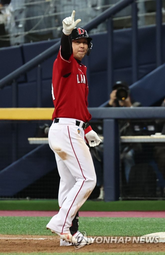 In this file photo from Nov. 4, 2022, Choi Jeong of the SSG Landers celebrates his two-run single against the Kiwoom Heroes during the top of the ninth inning of Game 3 of the Korean Series at Gocheok Sky Dome in Seoul. (Yonhap)