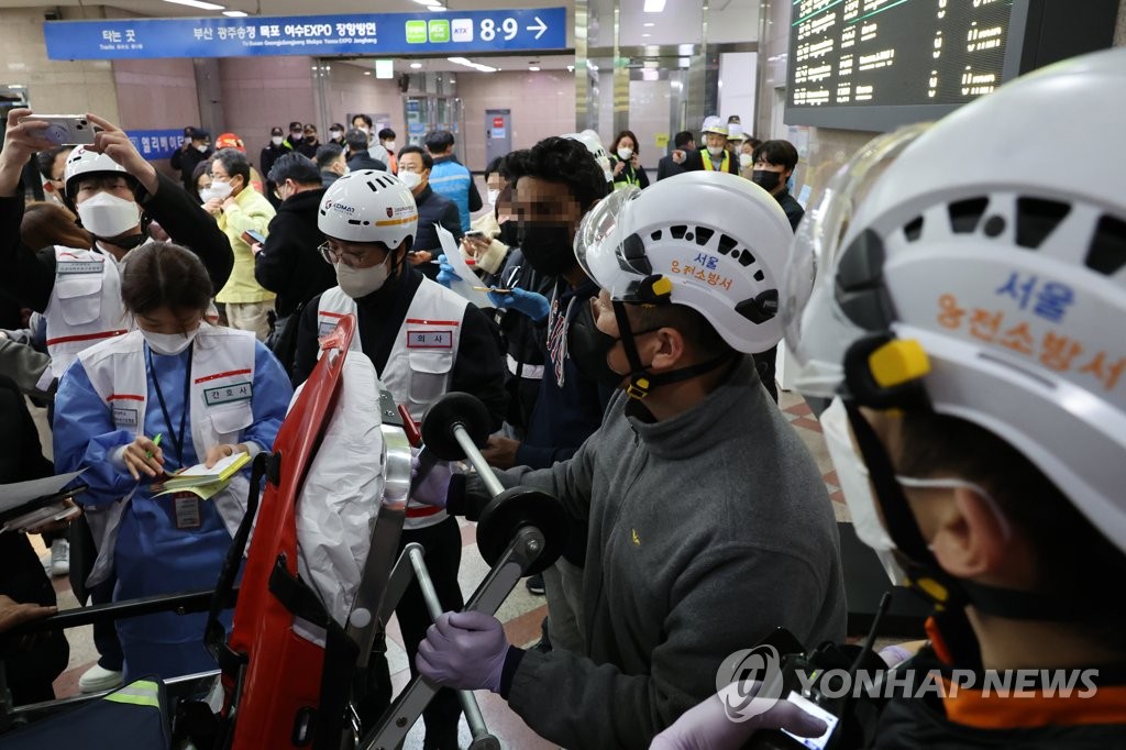 Rescue operators check lists of injuries at Yeongdeungpo Station in central Seoul after a train with 275 passengers aboard derailed while entering the station on Nov. 6, 2022. (Yonhap)