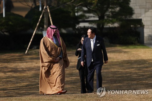 Yoon et le prince héritier saoudien s'entretiennent à la résidence présidentielle à Séoul