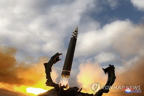 سيئول تفرض عقوبات على 8 أشخاص و7 مؤسسات كورية شمالية لعلاقتهم ببرنامج الأسلحة النووية والصاروخية - 1