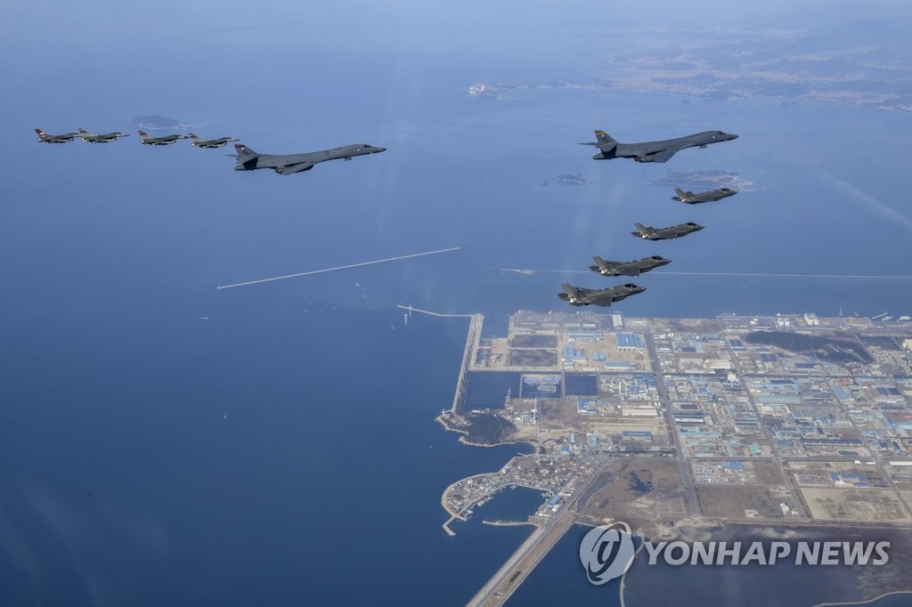 U.S. B-1B Bomber Takes Part In Air Drill After N.K. ICBM Launch ...