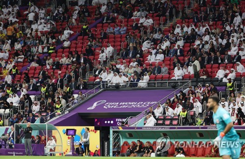 Fans file out of Al Bayt Stadium in Al Khor, north of Doha, during Qatar's 2-0 loss to Ecuador in the opening match of the FIFA World Cup on Nov. 20, 2022. (Yonhap)