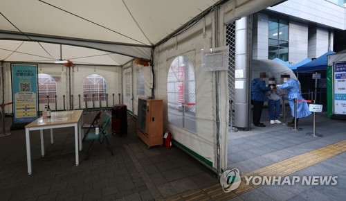 ［速報］韓国の新規コロナ感染者７万３２４人　前週比で約３７００人増