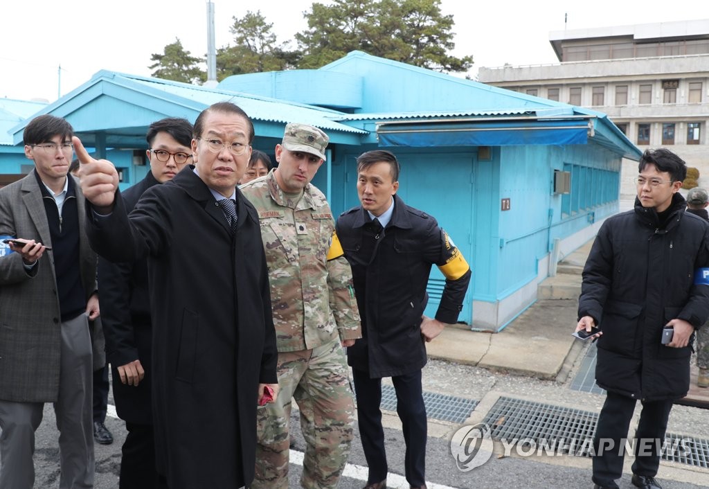Unification Minister Kwon Young-se (3rd from L) visits the inter-Korean truce village of Panmunjom on Nov. 29, 2022. (Pool photo) (Yonhap)