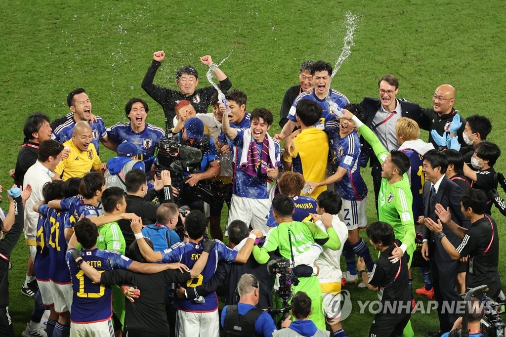 Japanese players celebrate their 2-1 victory over Spain in the countries' Group E match at Khalifa International Stadium in Al Rayyan, west of Doha, on Dec. 1, 2022. (Yonhap)