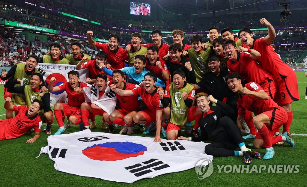 황희찬 역전골 한국, 12년만의 월드컵 16강…포르투갈에 2-1 승