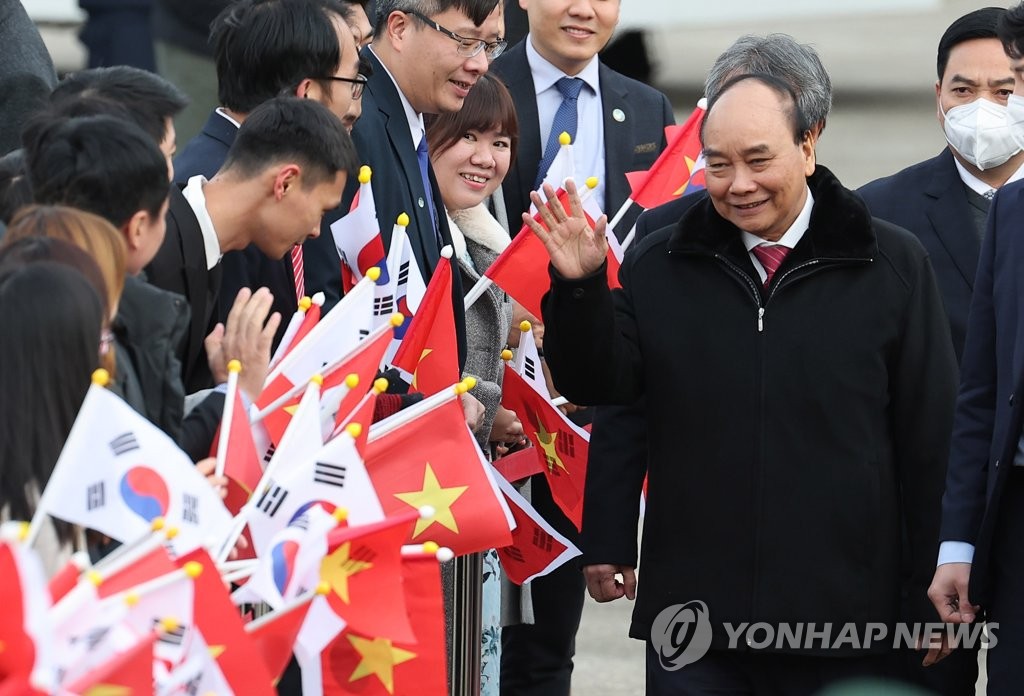 Nguyen Xuan Phuc, le président du Vietnam, arrive à l'aéroport de Séoul, à Seongnam, dans la province du Gyeonggi, le dimanche 4 décembre 2022. 