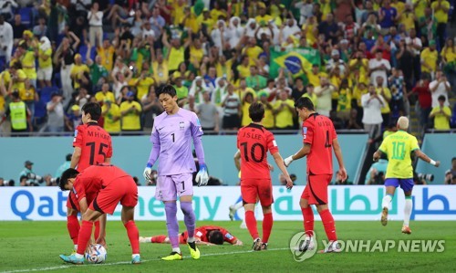 (World Cup) S. Korea down 4-0 vs. Brazil at halftime in round of 16