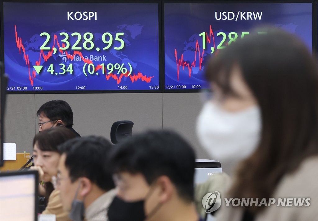 ハナ銀行のディーリングルームに表示されたＫＯＳＰＩ（資料写真）＝（聯合ニュース）