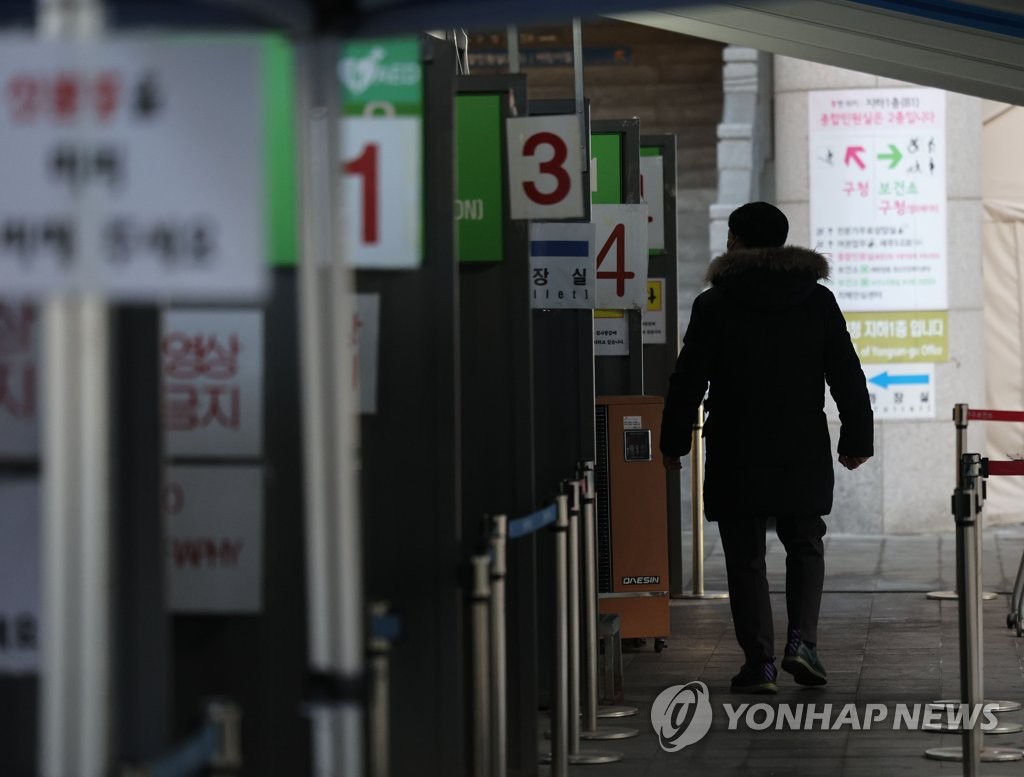 كوريا الجنوبية تسجل 22,735 حالة جديدة بفيروس كورونا بانخفاض 2,800 حالة عن الأسبوع السابق - 1