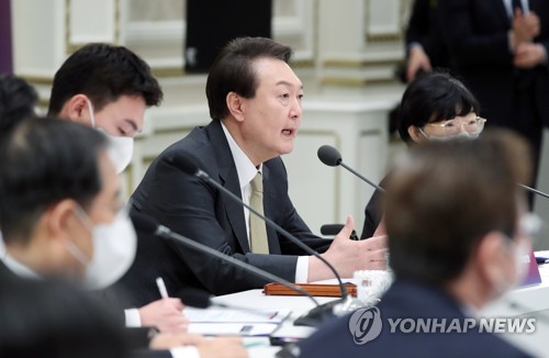 El presidente Yoon Suk Yeol habla, el 5 de enero de 2023, durante un informe de políticas conjunto de los Ministerios de Cultura y de Educación. (Prohibida su reventa y archivo) 