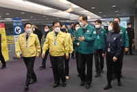 한총리, 인천공항서 '중국발 방역' 점검…