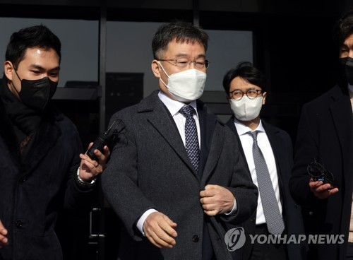 김만배 자해로 중단된 '대장동 재판' 오늘 재개