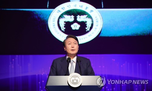 Yoon promises to support scientific innovations
