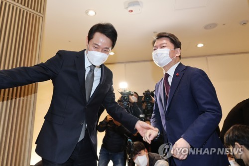 집무실 향하는 안철수-오세훈