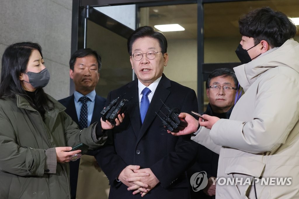 زعيم المعارضة "لي جيه-ميونغ" يدعي براءته في تحقيق الفساد - 2