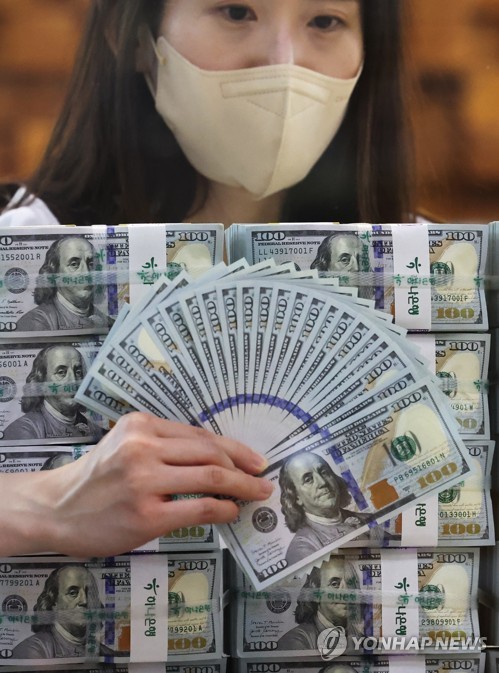 U.S. dollar hits 10-month low against Korean won