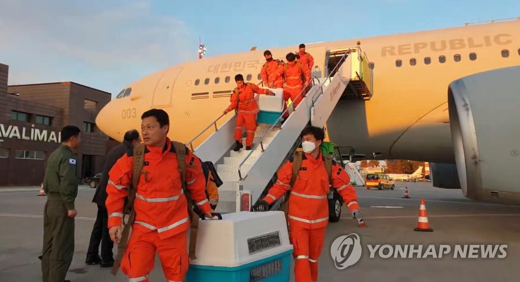 韓国の緊急救援隊がトルコ到着