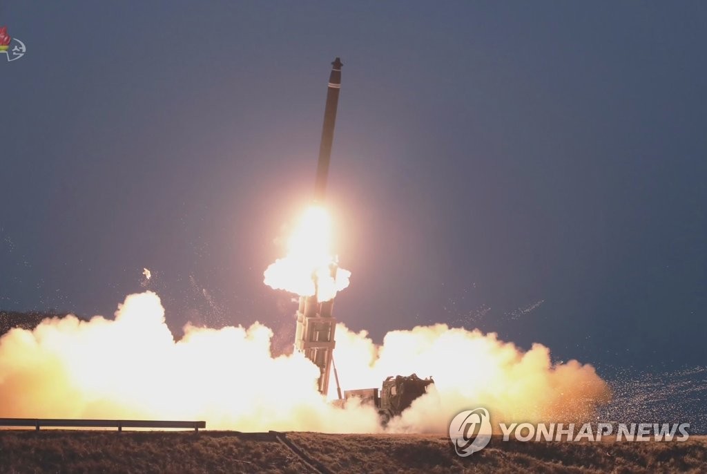 북한, 전술핵수단 방사포 2발 발사