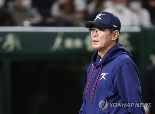 South Korea manager Lee Kang-chul waits for the start of a Pool B game against the Czech Republic at the World Baseball Classic at Tokyo Dome in Tokyo on March 12, 2023. (Yonhap)