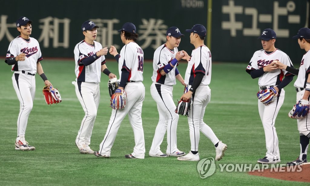 South Korean players celebrate their 7-3 victory over the Czech Republic in a Pool B game at the World Baseball Classic at Tokyo Dome in Tokyo on March 12, 2023. (Yonhap)