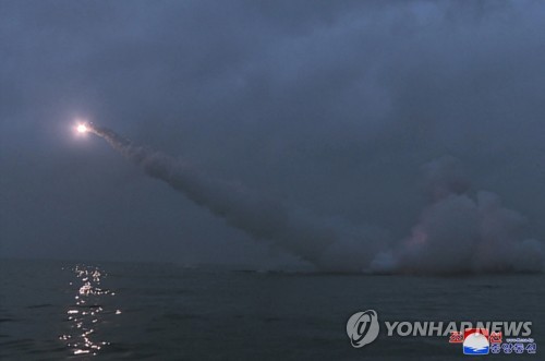 (2ª AMPLIACIÓN) KCNA: Corea del Norte dispara el domingo dos 'misiles de crucero estratégicos' desde un submarino