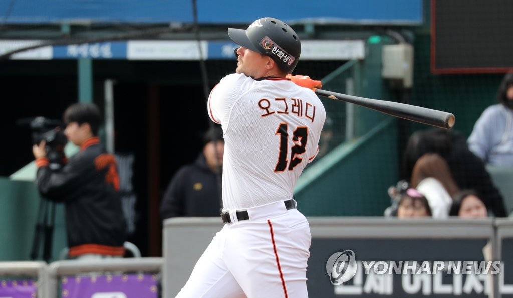 In this file photo from March 16, 2023, Brian O'Grady of the Hanwha Eagles hits a three-run home run against the KT Wiz during a Korea Baseball Organization preseason game at Hanwha Life Eagles Park in Daejeon, 160 kilometers south of Seoul. (Yonhap)