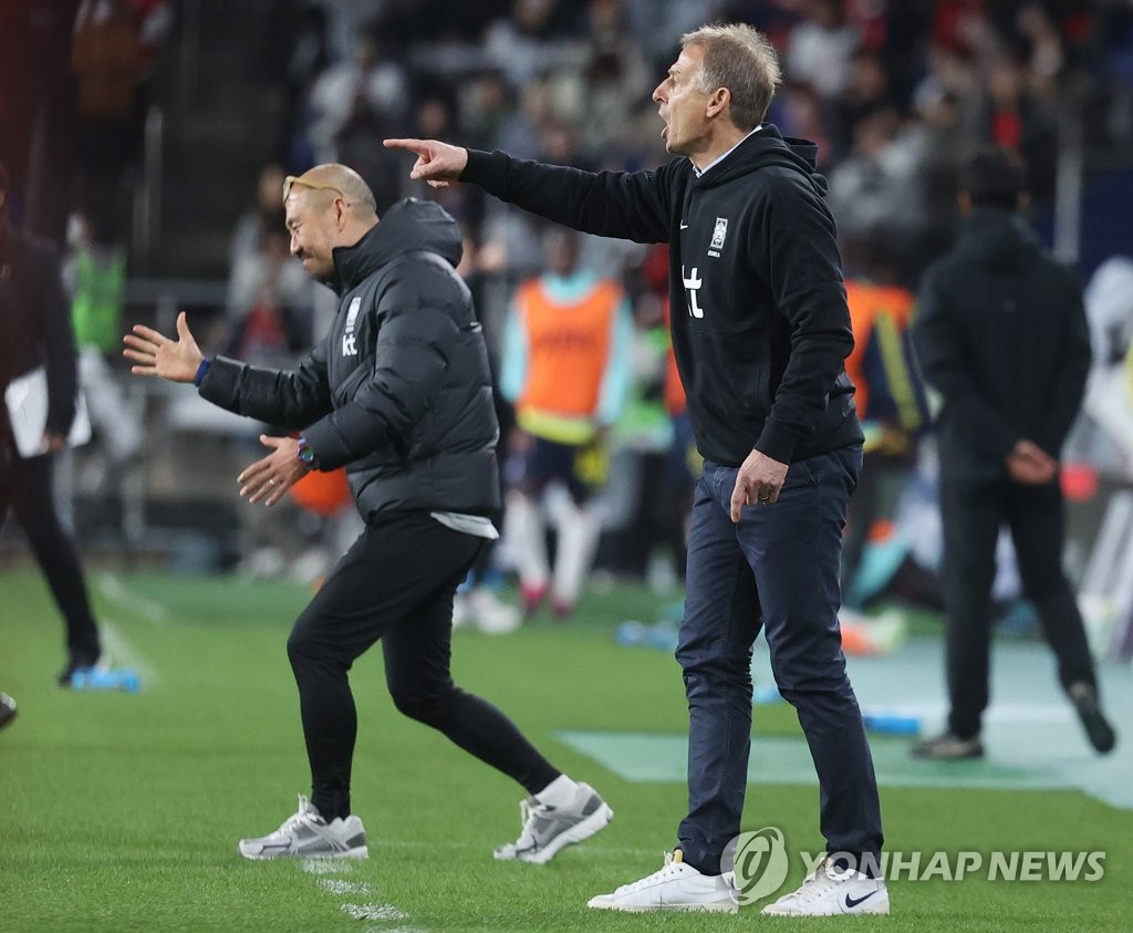 South Korea head coach Jurgen Klinsmann (R) directs his players during a friendly match against Colombia at Munsu Football Stadium in Ulsan, 305 kilometers southeast of Seoul, on March 24, 2023. (Yonhap)