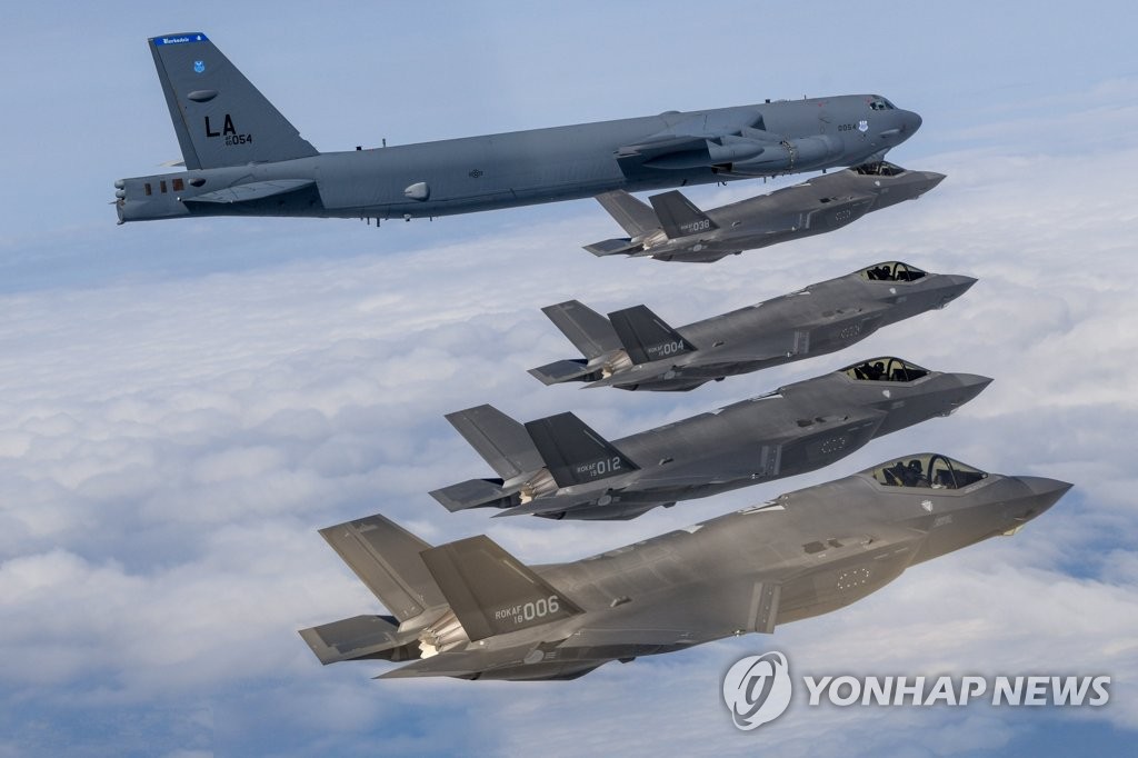 미국 B-52H 전략폭격기 한반도 전개…한미 공군 연합공중훈련