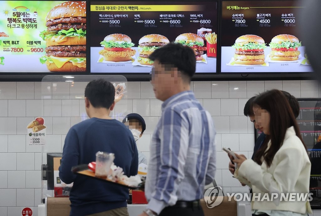 잇따른 외식 가격 인상, 햄버거 물가 상승률 최고