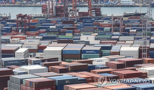 Container freight rates for major destinations fall on-month in April