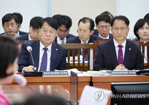 (왼쪽부터)송봉섭 사무차장, 박찬진 중앙선거관리위원회 사무총장