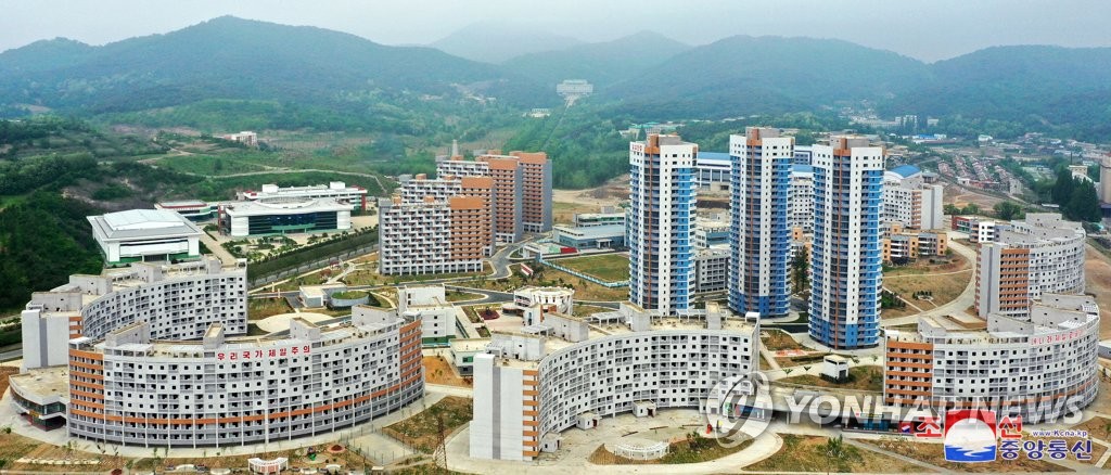Célébration de la fin des travaux pour de nouveaux logements à Pyongyang