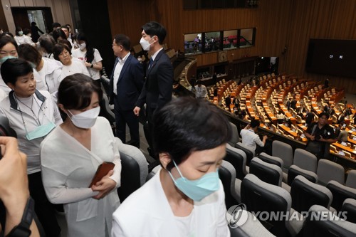 Nat'l Assembly votes down nursing bill