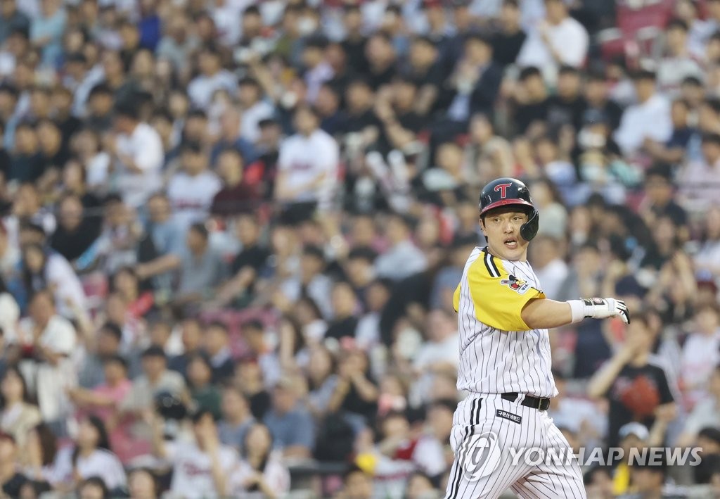 (LEAD) Slugging catcher voted KBO's top player for May