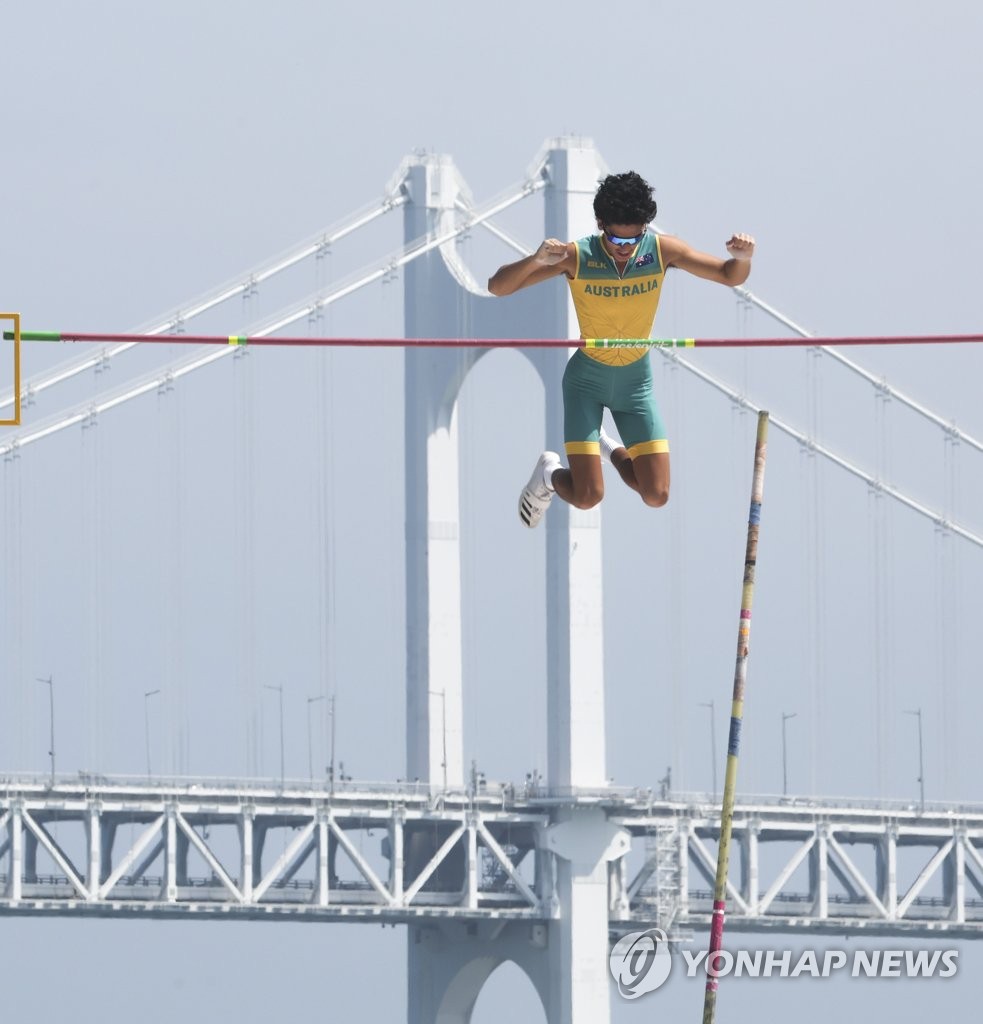 Int'l pole vault contest in Busan