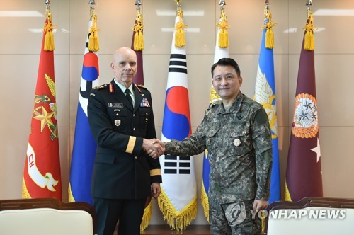 Líderes militares de Corea del Sur y Canadá