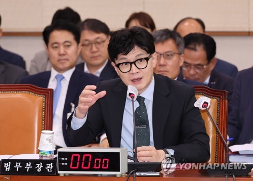 "1인가구 보호" vs "사실상 동성혼"…생활동반자법 논쟁