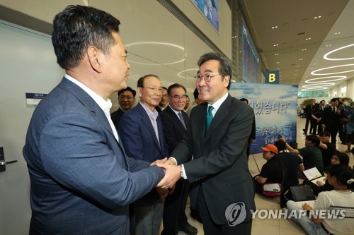 與 "이낙연 '못다한 책임'? '못다한 사과'부터 해야"
