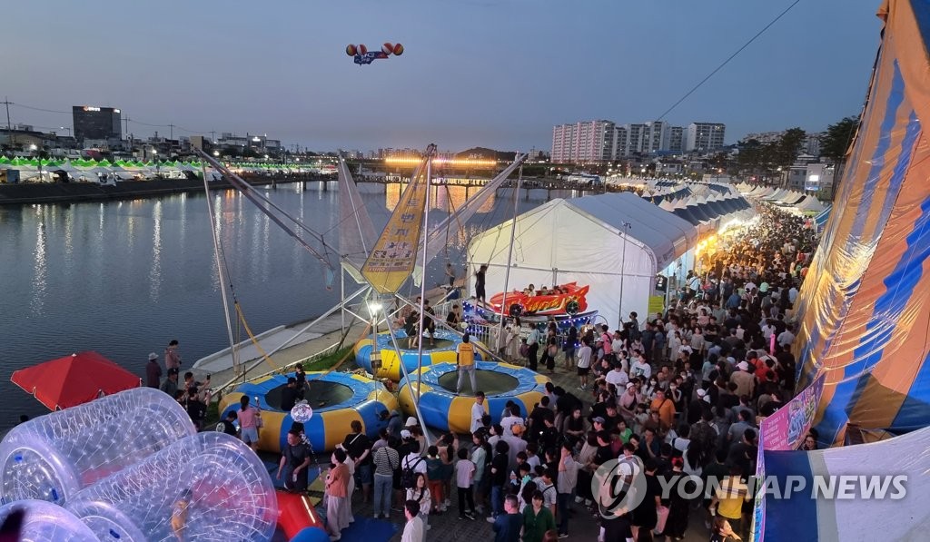 밤에도 인파로 가득한 강릉단오장