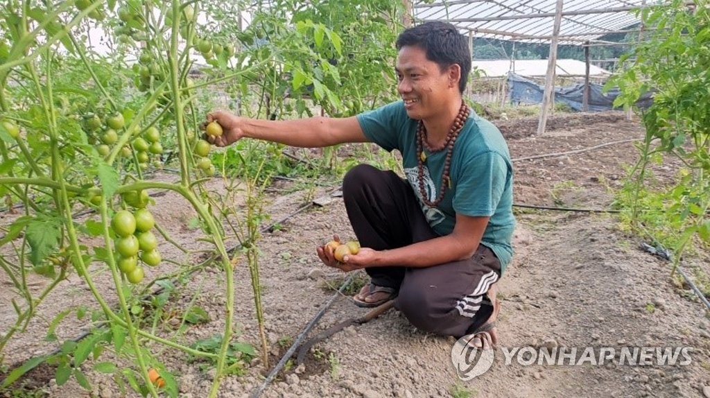 농업인으로 정착한 네팔 귀환 노동자 산트 바하두르 씨