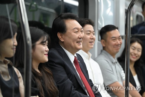 대곡∼소사선 시승한 尹 "수도권 출퇴근 30분대 시대 열겠다"