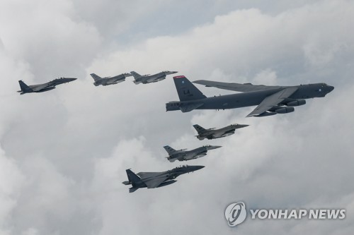 北 화성-18형 도발 하루만에 한미 B-52H 한반도 전개로 맞대응