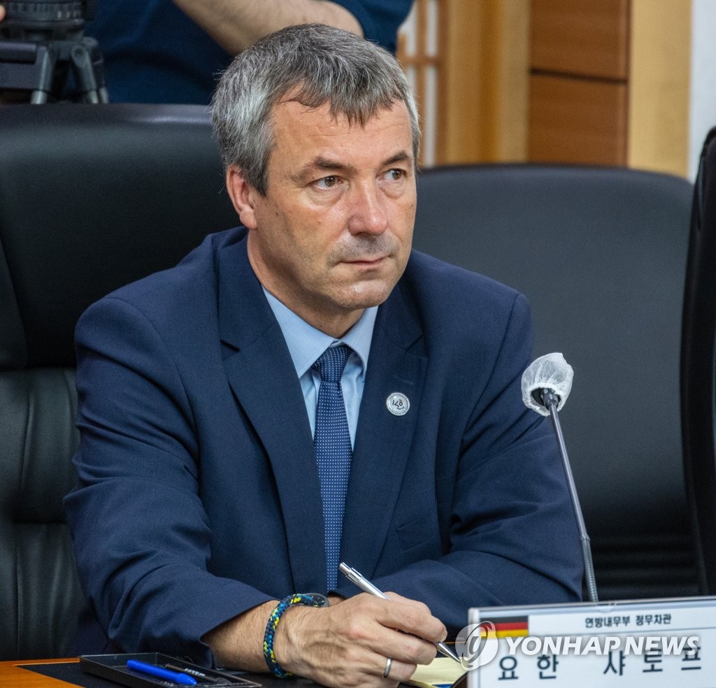 Vice interior minister meets German official | Yonhap News Agency