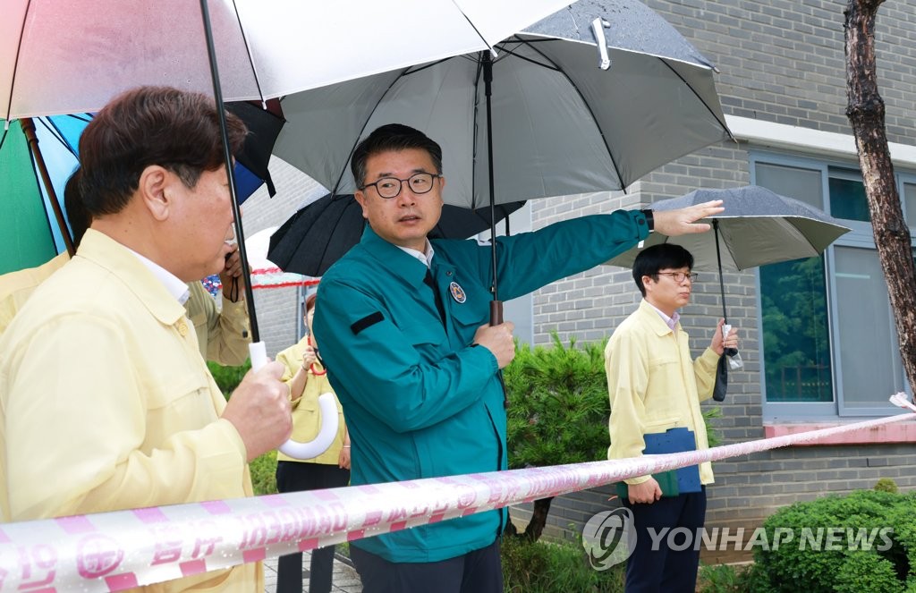 세종 솔빛초등학교 현장 방문한 장상윤 차관 | 연합뉴스