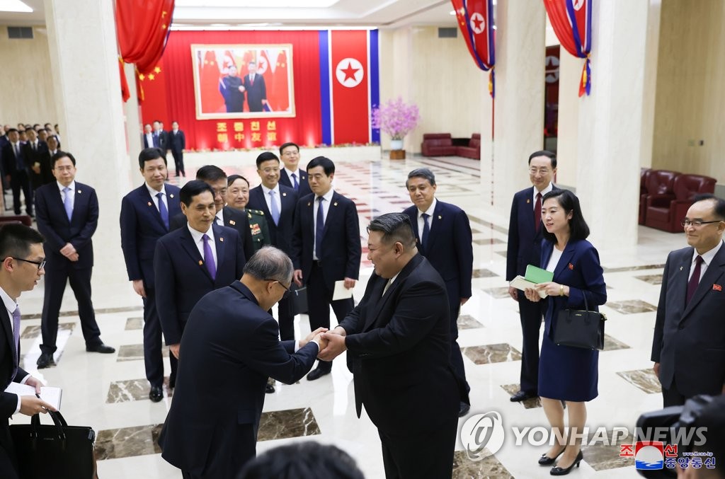 북한 김정은, 중국 당정대표단 접견