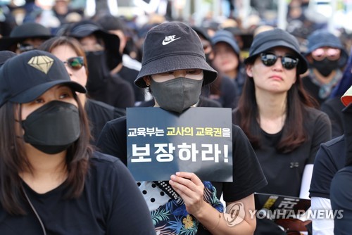 "사무관이 아동학대로 신고해 교사 직위해제"…교육부 조사 착수