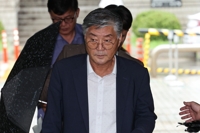 '프로축구 입단 뒷돈' 안산FC 전 대표 구속영장 또 기각