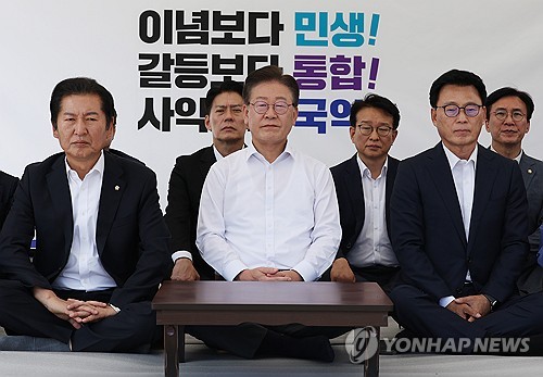 이재명, 국회 본관 앞 천막치고 무기한 단식투쟁 돌입